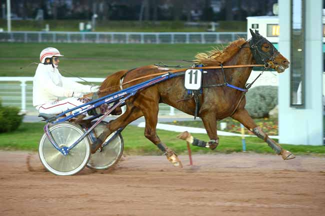 Photo d'arrivée de la course pmu PRIX D'AIGUEPERSE à ENGHIEN le Mercredi 22 février 2017