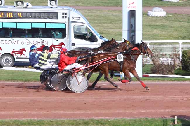 Photo d'arrivée de la course pmu PRIX DE SAINT-PIERRE-LA-COUR à ENGHIEN le Vendredi 24 février 2017