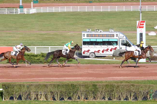 Photo d'arrivée de la course pmu PRIX DU TARN à ENGHIEN le Vendredi 24 février 2017