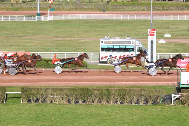 Photo d'arrivée de la course pmu PRIX DE CAUDEBEC à ENGHIEN le Vendredi 24 février 2017