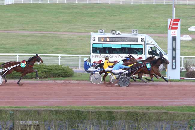 Photo d'arrivée de la course pmu PRIX DE MONTSALVY à ENGHIEN le Vendredi 24 février 2017