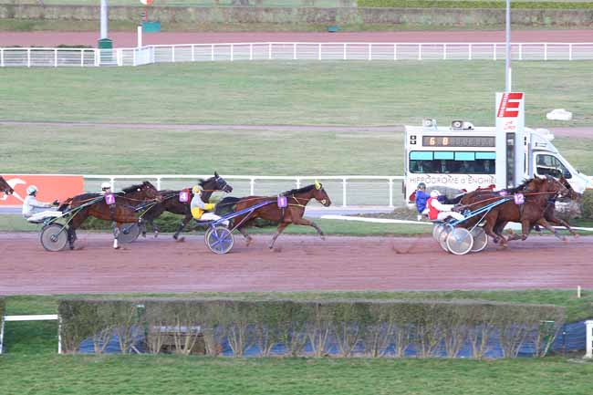 Photo d'arrivée de la course pmu PRIX DE L'AUTHIE à ENGHIEN le Vendredi 24 février 2017