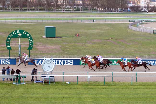 Photo d'arrivée de la course pmu PRIX DE SAINT-MARTIN-DU-TERTRE à CHANTILLY le Vendredi 24 février 2017