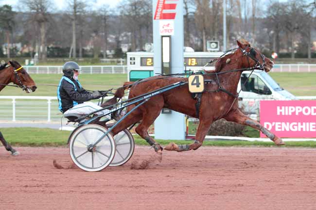 Photo d'arrivée de la course pmu PRIX DE BEMECOURT à ENGHIEN le Samedi 25 février 2017