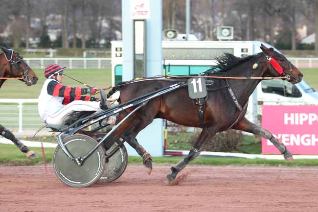 Photo d'arrivée de la course pmu PRIX DE NANTERRE à ENGHIEN le Samedi 25 février 2017