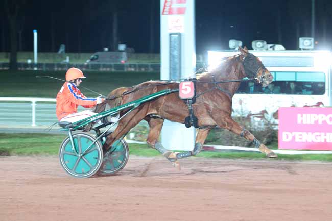 Photo d'arrivée de la course pmu PRIX DU GAVE à ENGHIEN le Samedi 25 février 2017