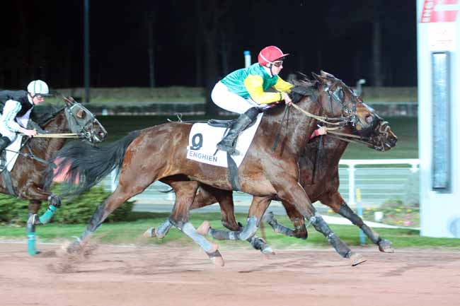 Photo d'arrivée de la course pmu PRIX DE POUGUES-LES-EAUX à ENGHIEN le Samedi 25 février 2017