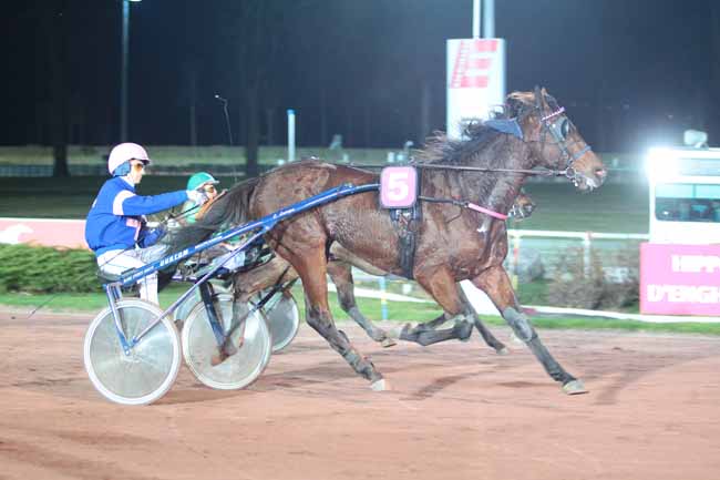 Photo d'arrivée de la course pmu PRIX DES ARDENNES à ENGHIEN le Samedi 25 février 2017