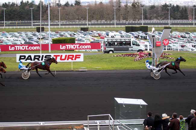 Photo d'arrivée de la course pmu PRIX DE MONFLANQUIN à PARIS-VINCENNES le Dimanche 26 février 2017