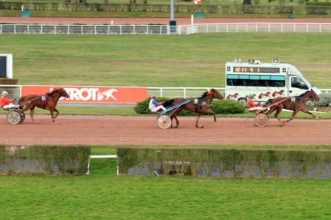 Photo d'arrivée de la course pmu PRIX DE SALBRIS à ENGHIEN le Lundi 27 février 2017