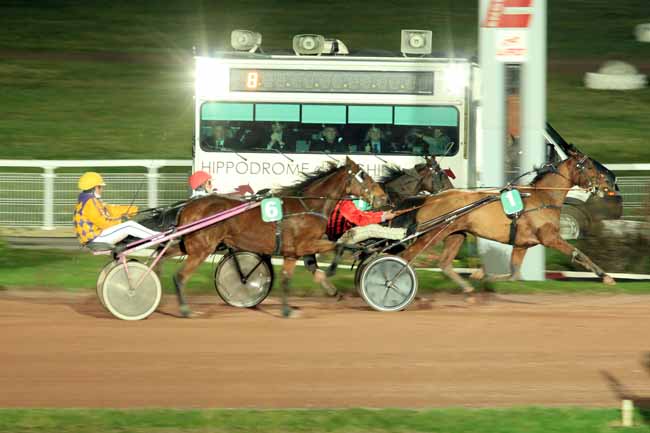 Photo d'arrivée de la course pmu PRIX DE JANVAL à ENGHIEN le Lundi 27 février 2017