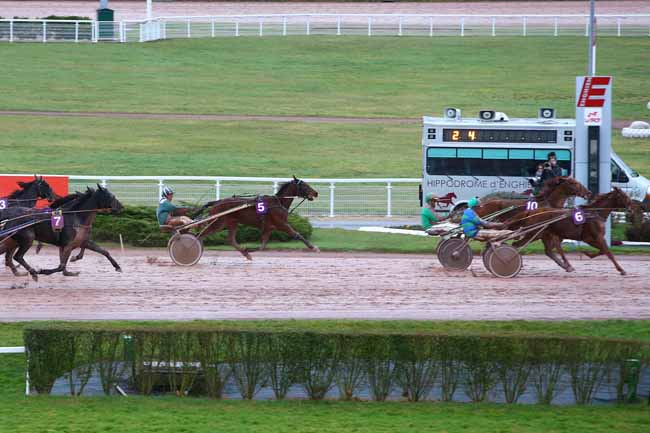 Photo d'arrivée de la course pmu PRIX DE CHENNEVIERES à ENGHIEN le Mercredi 1 mars 2017