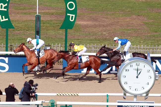 Photo d'arrivée de la course pmu PRIX AMEZAGA à CHANTILLY le Jeudi 2 mars 2017