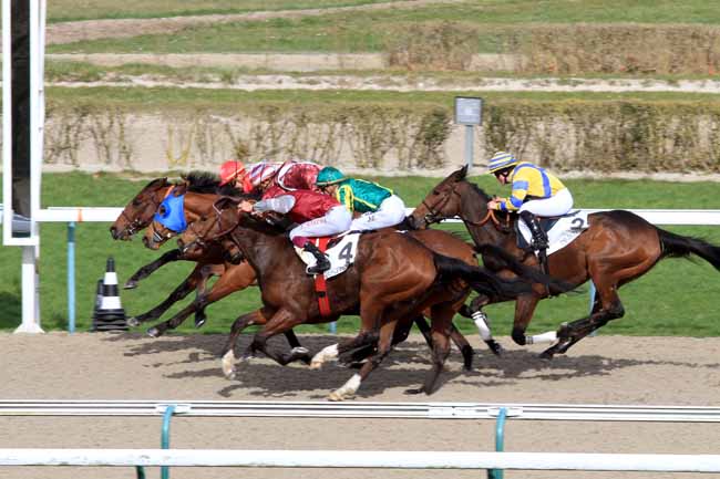 Photo d'arrivée de la course pmu PRIX DE LESSARD-LE-CHENE à DEAUVILLE le Mardi 7 mars 2017