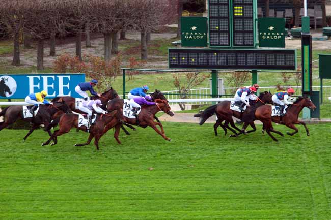 Photo d'arrivée de la course pmu PRIX DE BASTILLAC à SAINT-CLOUD le Dimanche 19 mars 2017