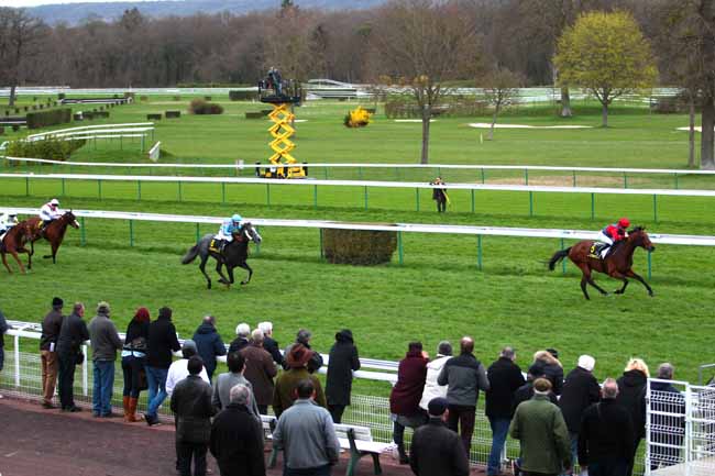 Photo d'arrivée de la course pmu PRIX D'HUMIERES à COMPIEGNE le Lundi 20 mars 2017
