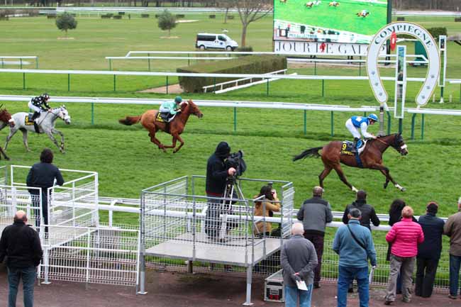 Photo d'arrivée de la course pmu PRIX DU LAONNOIS à COMPIEGNE le Lundi 20 mars 2017