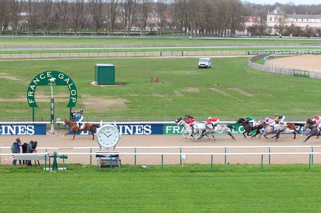 Photo d'arrivée de la course pmu PRIX SAGARO à CHANTILLY le Mardi 21 mars 2017