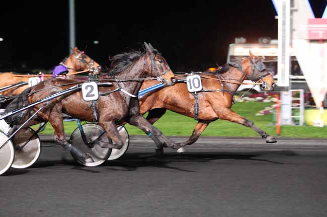 Photo d'arrivée de la course pmu PRIX AGATHE à PARIS-VINCENNES le Mardi 21 mars 2017