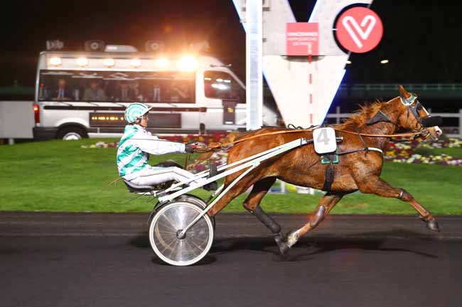 Photo d'arrivée de la course pmu PRIX CLORINDE à PARIS-VINCENNES le Vendredi 24 mars 2017