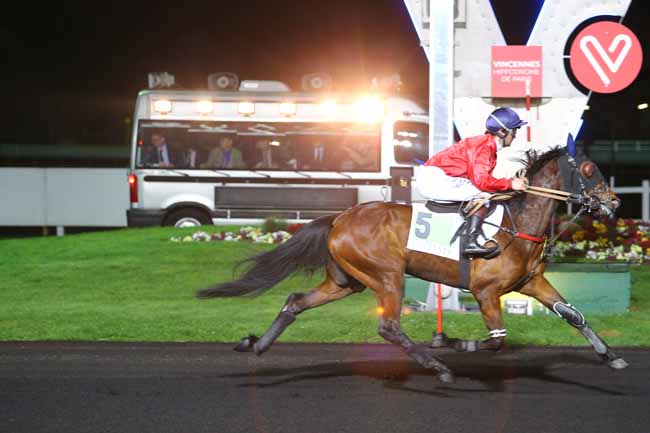 Photo d'arrivée de la course pmu PRIX LETO à PARIS-VINCENNES le Vendredi 24 mars 2017