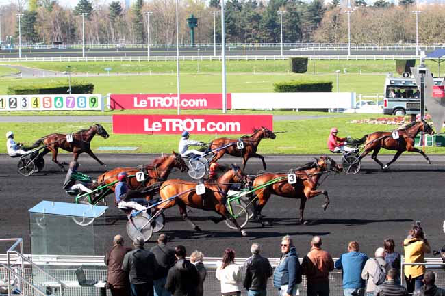 Photo d'arrivée de la course pmu PRIX JEAN CABROL à PARIS-VINCENNES le Samedi 25 mars 2017