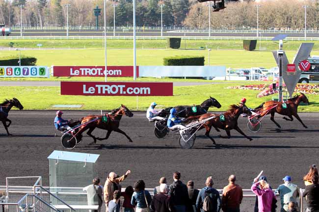 Photo d'arrivée de la course pmu PRIX DU BOIS DE VINCENNES à PARIS-VINCENNES le Samedi 25 mars 2017