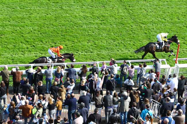 Photo d'arrivée de la course pmu PRIX VIRELAN à AUTEUIL le Dimanche 26 mars 2017
