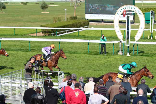 Photo d'arrivée de la course pmu PRIX MICHELINE LEURSON à COMPIEGNE le Lundi 27 mars 2017