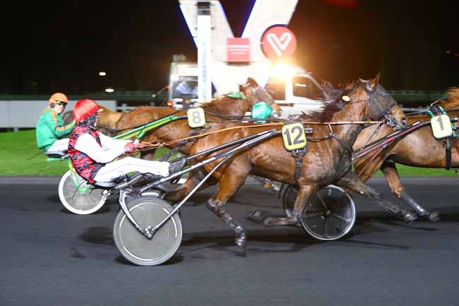 Photo d'arrivée de la course pmu PRIX VANADIS à PARIS-VINCENNES le Mardi 28 mars 2017