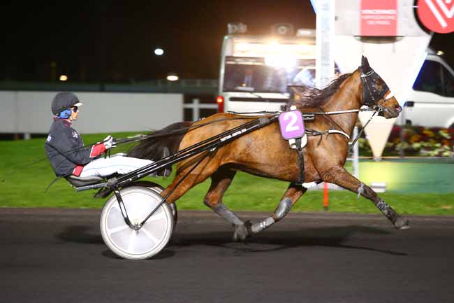 Photo d'arrivée de la course pmu PRIX AUSONIA à PARIS-VINCENNES le Mardi 28 mars 2017