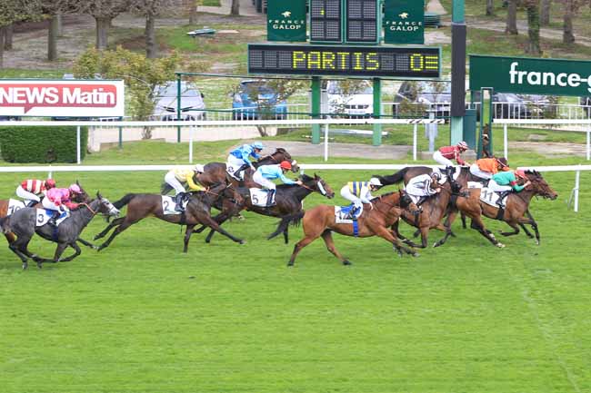 Photo d'arrivée de la course pmu PRIX D'AQUITAINE à SAINT-CLOUD le Dimanche 2 avril 2017
