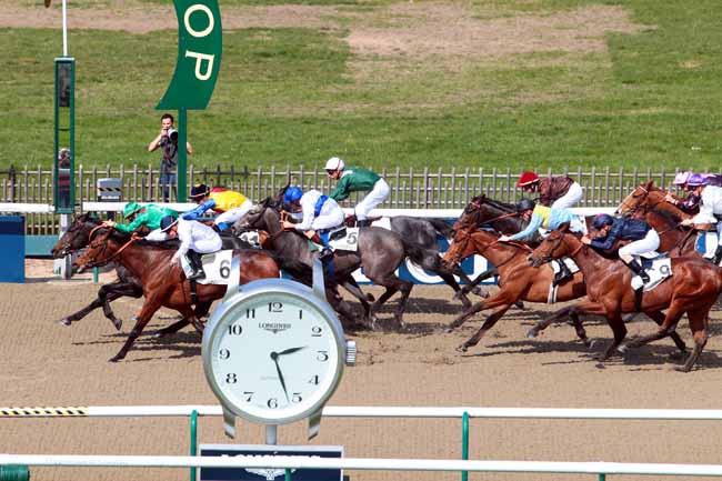 Photo d'arrivée de la course pmu PRIX DE LA SERPENTINE à CHANTILLY le Lundi 3 avril 2017