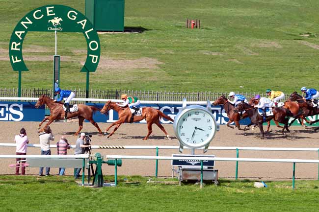 Photo d'arrivée de la course pmu PRIX DE LA TRAVERSIERE à CHANTILLY le Lundi 3 avril 2017