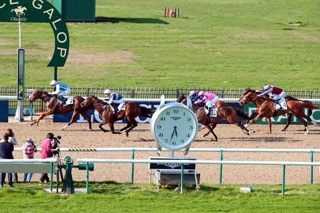 Photo d'arrivée de la course pmu PRIX DU PARC DE VALLIERE à CHANTILLY le Lundi 3 avril 2017
