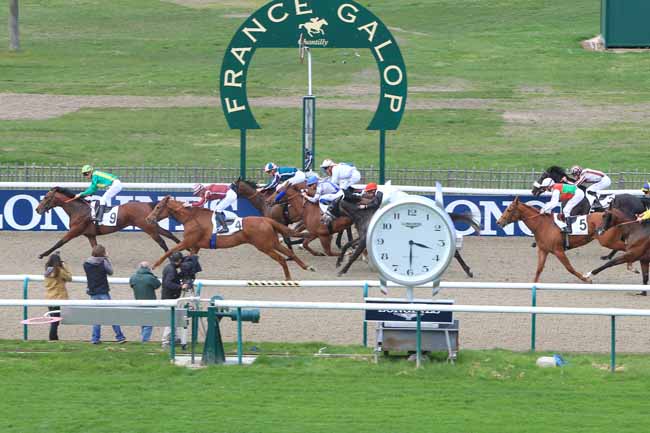 Photo d'arrivée de la course pmu PRIX SUZERAIN à CHANTILLY le Mardi 4 avril 2017