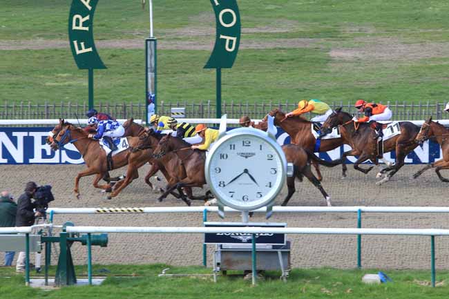 Photo d'arrivée de la course pmu PRIX MONARQUE à CHANTILLY le Mardi 4 avril 2017