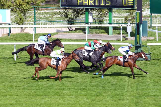 Photo d'arrivée de la course pmu PRIX DU JARDIN DE L'AVRE à SAINT-CLOUD le Jeudi 6 avril 2017
