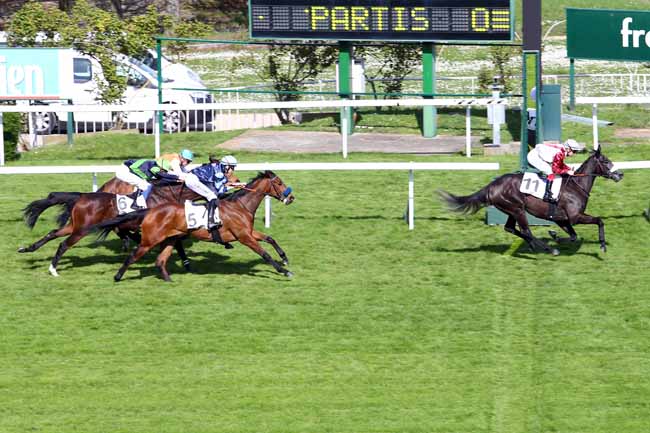 Photo d'arrivée de la course pmu PRIX MY LOVE à SAINT-CLOUD le Jeudi 6 avril 2017
