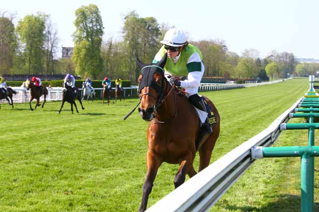 Photo d'arrivée de la course pmu PRIX DES AMATEURS à COMPIEGNE le Vendredi 7 avril 2017