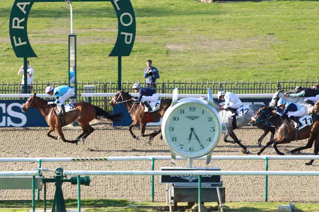 Photo d'arrivée de la course pmu PRIX LACOVIA à CHANTILLY le Dimanche 9 avril 2017