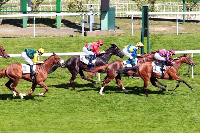 Photo d'arrivée de la course pmu PRIX DE LA CHAUSSEE D'ANTIN à SAINT-CLOUD le Mardi 11 avril 2017