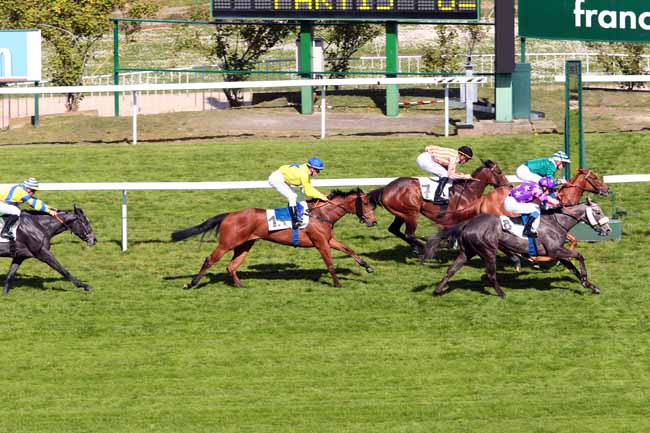 Photo d'arrivée de la course pmu PRIX DE L'AQUEDUC à SAINT-CLOUD le Mardi 11 avril 2017