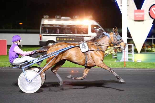 Photo d'arrivée de la course pmu PRIX ALBIREO à PARIS-VINCENNES le Mardi 11 avril 2017