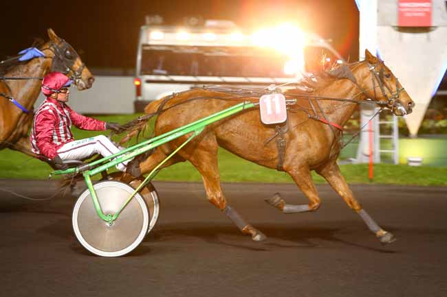 Photo d'arrivée de la course pmu PRIX IZAR à PARIS-VINCENNES le Vendredi 14 avril 2017