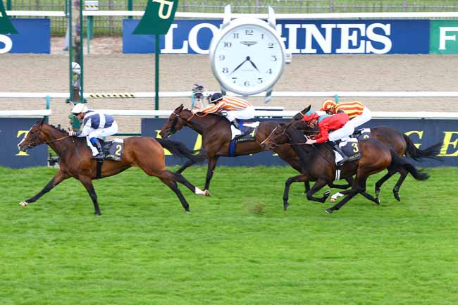Photo d'arrivée de la course pmu PRIX DE LA GROTTE - ETALON KENDARGENT à CHANTILLY le Dimanche 16 avril 2017