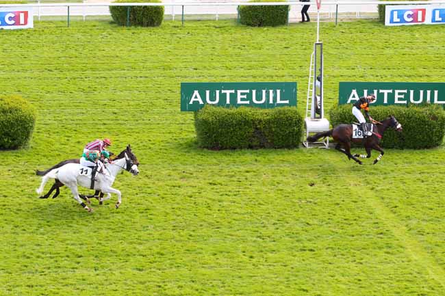 Photo d'arrivée de la course pmu PRIX DU PRESIDENT DE LA REPUBLIQUE à AUTEUIL le Lundi 17 avril 2017