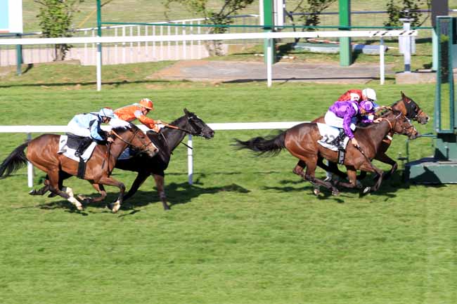 Photo d'arrivée de la course pmu PRIX DE LA VALLEE DU LOT à SAINT-CLOUD le Mercredi 19 avril 2017