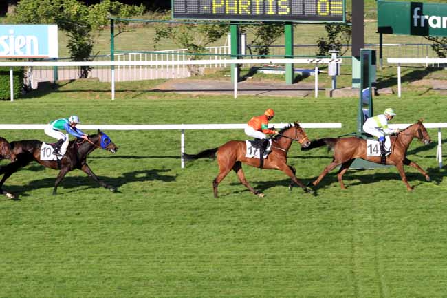 Photo d'arrivée de la course pmu PRIX DE PLAISIR à SAINT-CLOUD le Mercredi 19 avril 2017