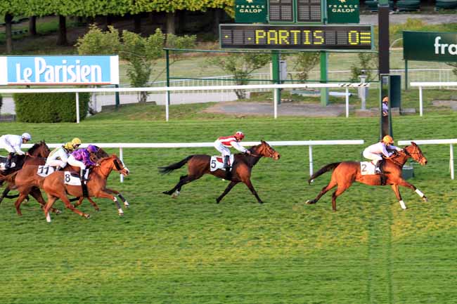 Photo d'arrivée de la course pmu PRIX DU MESNIL-VILLEMENT à SAINT-CLOUD le Mercredi 19 avril 2017